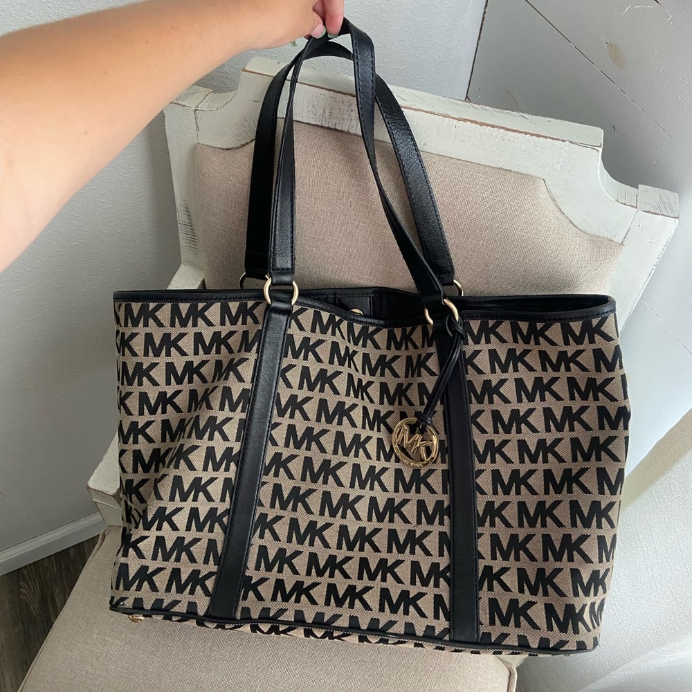 michael kors purse!